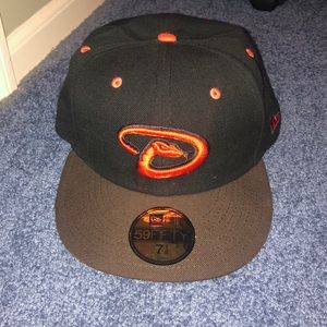 New Era 7 -1/8 diamond backs hat